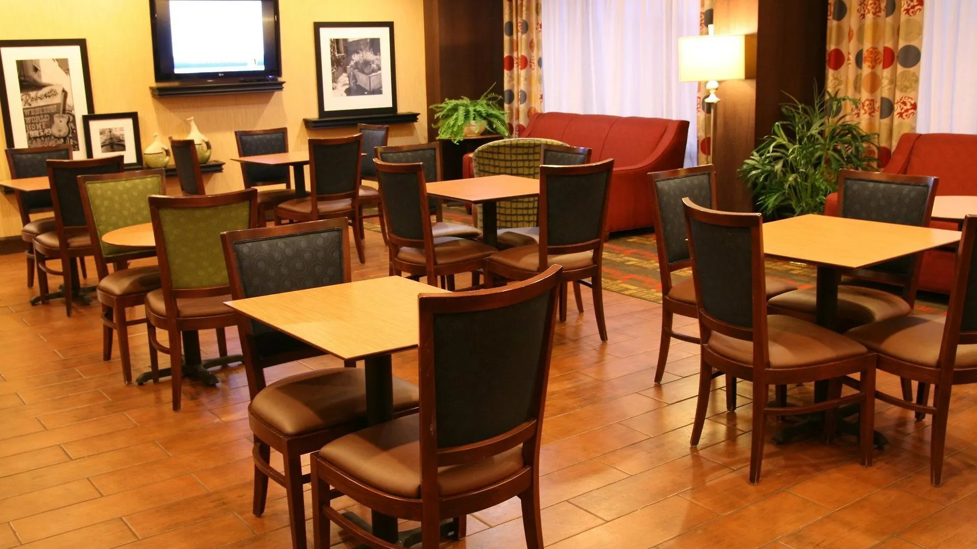 Hampton Inn Bellevue/Nashville I-40 West 3*, Nashville